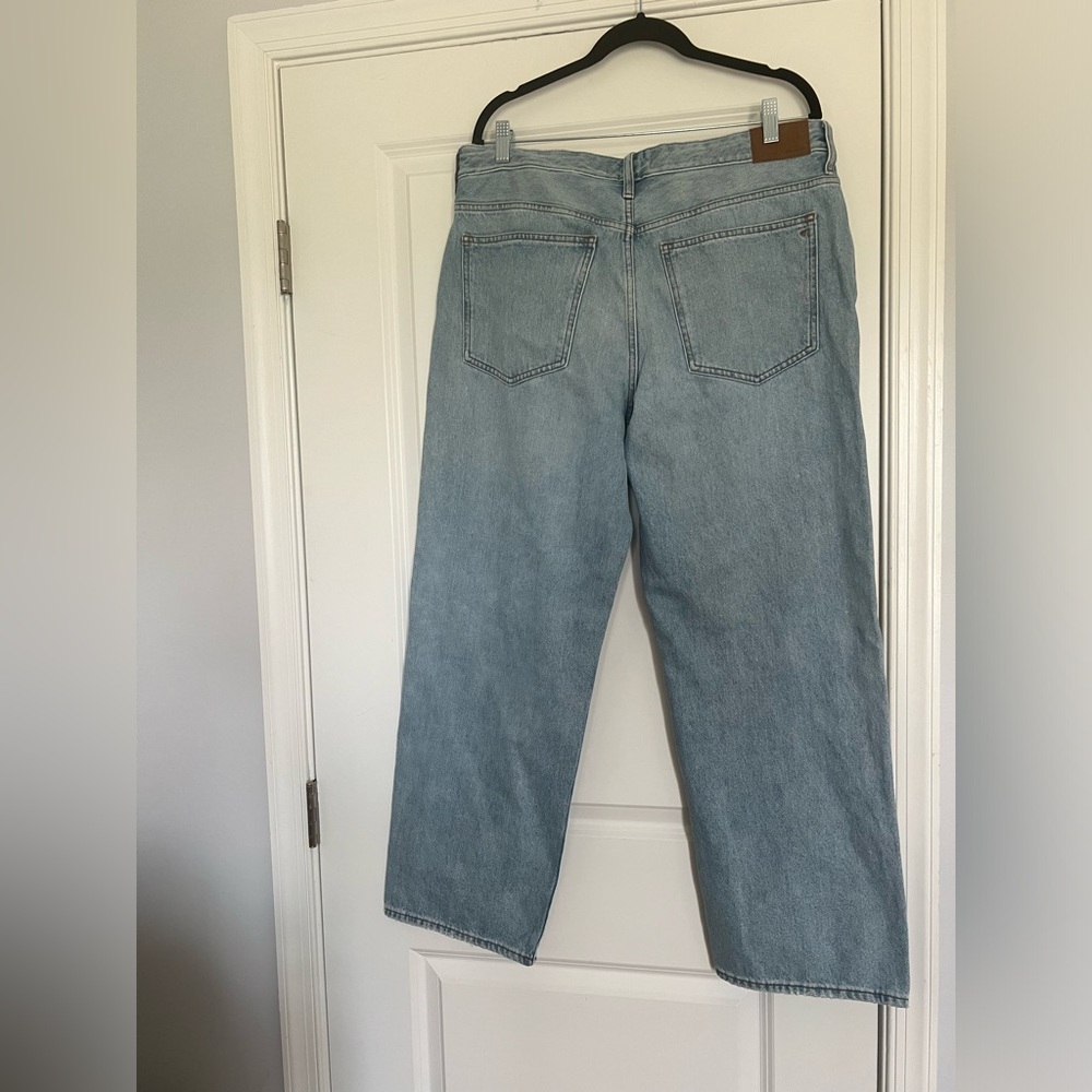 Madewell Curvy Low-Slung Straight Jeans - Picture 3 of 6